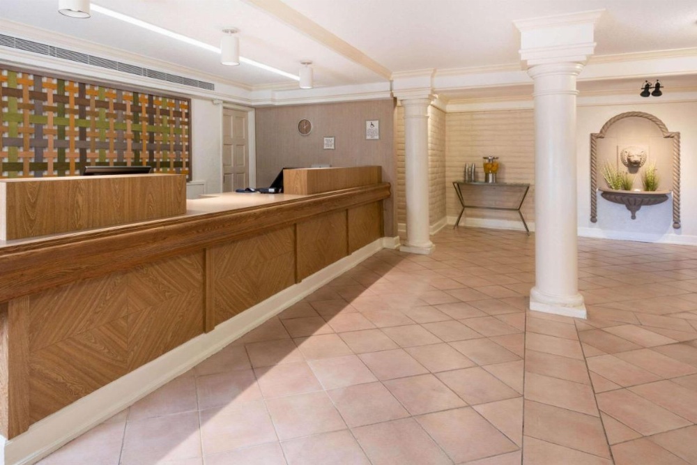 La Quinta Inn & Suites by Wyndham Deerfield Beach I-95 At Hillsb Image 26