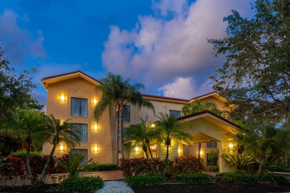 La Quinta Inn & Suites by Wyndham Deerfield Beach I-95 At Hillsb Image 27