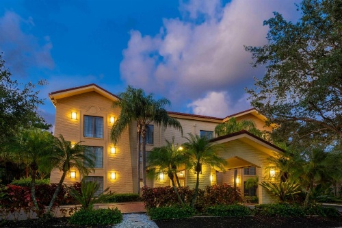 La Quinta Inn & Suites by Wyndham Deerfield Beach I-95 At Hillsb image 27