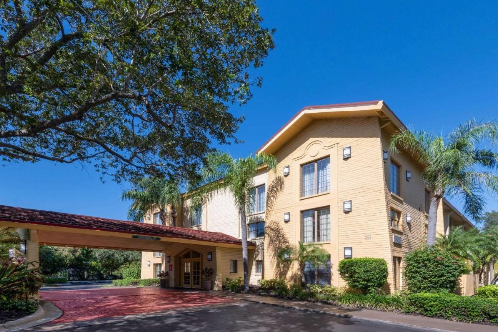 La Quinta Inn & Suites by Wyndham Deerfield Beach I-95 At Hillsb Image 28