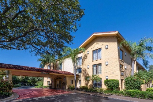 La Quinta Inn & Suites by Wyndham Deerfield Beach I-95 At Hillsb image 28