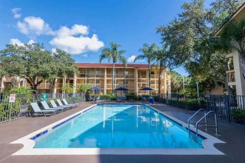 La Quinta Inn & Suites by Wyndham Deerfield Beach I-95 At Hillsb image 34